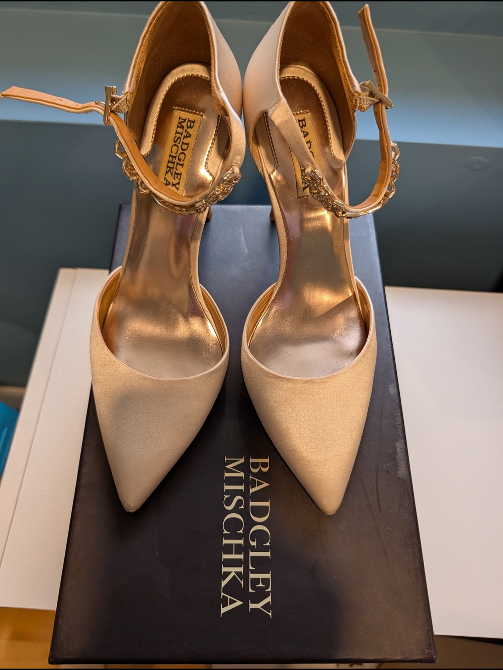 Badgley Mischka Women's Ivory Satin Pointed Toe Ankle-Strap Heels